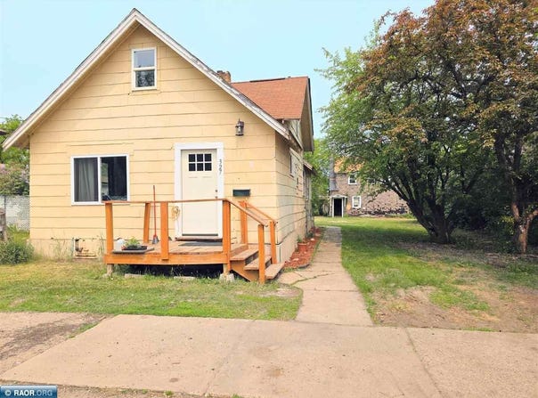 327 1st St, Hibbing, MN 55746