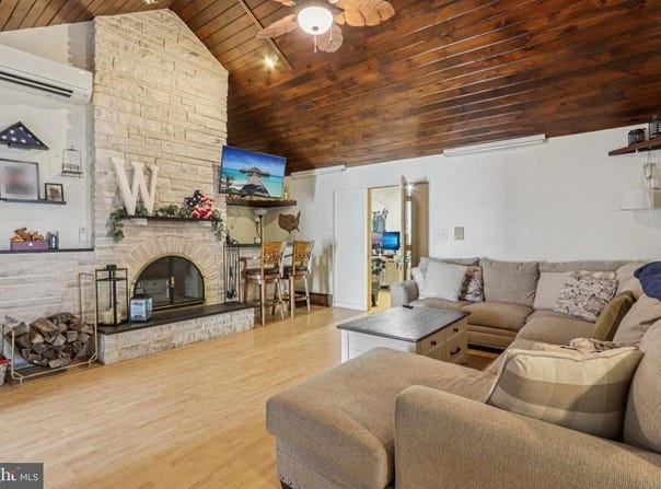 29 VIVIDLEAF LANE, LEVITTOWN, PA 19054