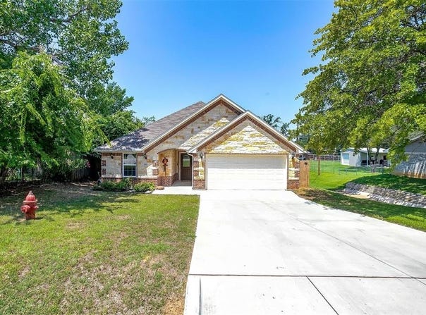 160 Mountain View Drive, Azle, TX 76020