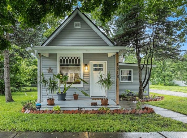 1015 Osage Street, Leavenworth, KS 66048