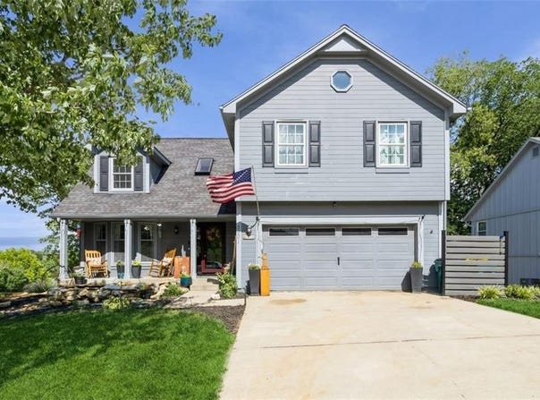 5901 Greenwood Drive, Shawnee, KS 66216