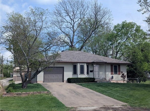701 S Oakland Street, Harrisonville, MO 64701