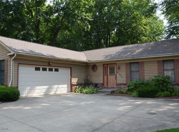 8303 Bradfords Gate Road, Olmsted Falls, OH 44138