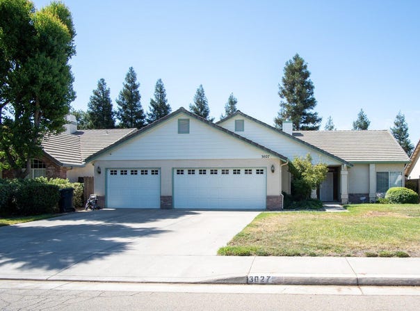 3027 W Rialto Avenue, Visalia, CA 93277