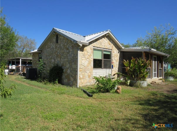 1884 US Highway 90, Uvalde, TX 78801