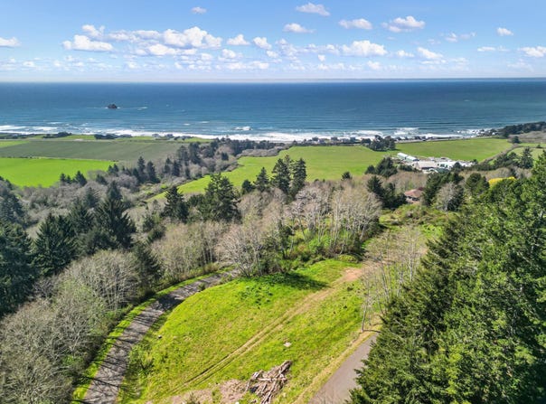 Surfsound Court, smith river, CA 95567