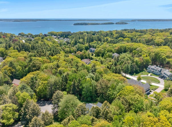 14 Pine Ridge Road, Cumberland, ME 04110