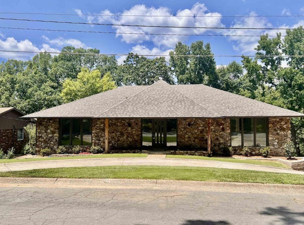21 E Lake Drive, North Little Rock, AR 72116