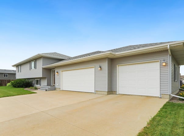 1306 S 12th Street, Aberdeen, SD 57401