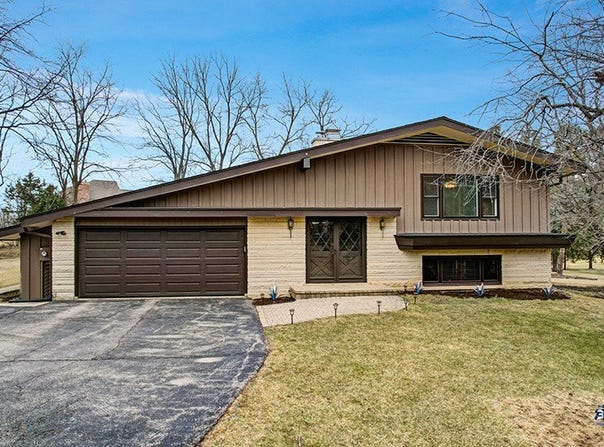 25950 W Hippler Road, Barrington, IL 60010