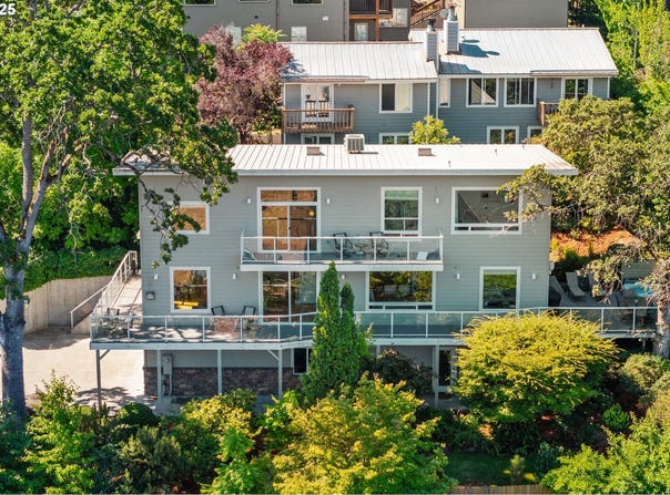 414 E 3RD ST, Hood River, OR 97031