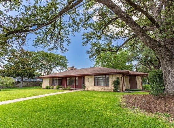 322 E OBryant Street, Bellville, TX 77418
