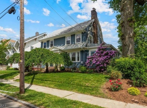 711 Lake St, Newark City, NJ 07104-2217