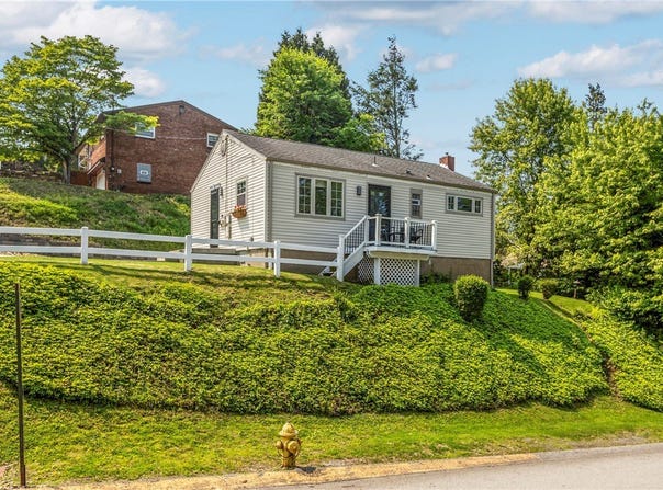 301 Chalfant St, Chalfant Boro, PA 15112