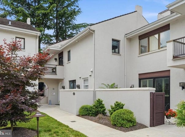 4 DEZAC, DEVON, PA 19333