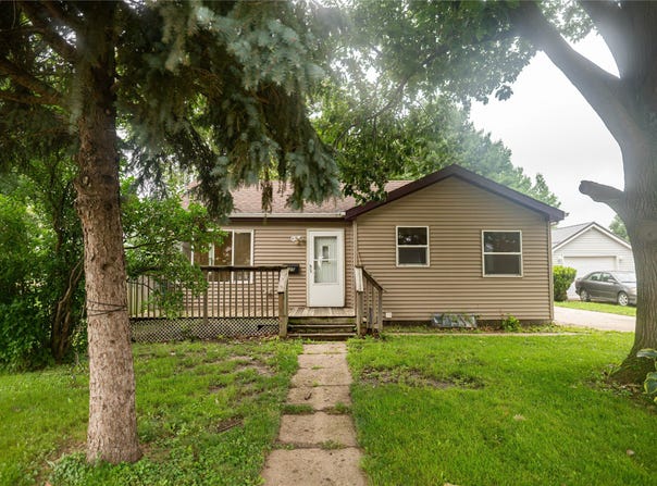 425 E Douglas Street, Knoxville, IA 50138
