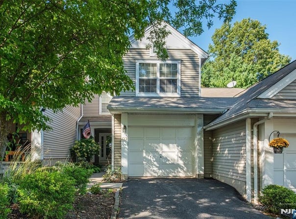 122 Woodmont Drive, Randolph Township, NJ 07869