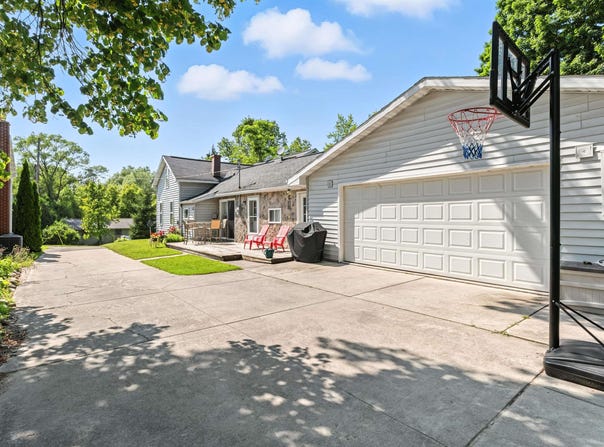 129 Center Street, Elk Rapids, MI 49629
