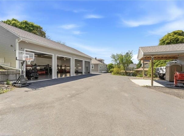 19 Curry Road, Cranston, RI 02920