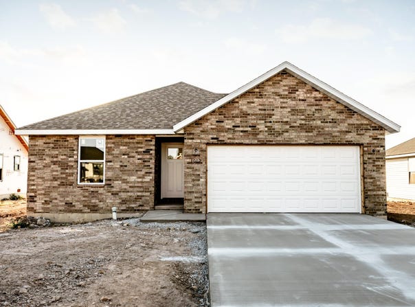 1002 Fenli Avenue, Monett, MO 65708