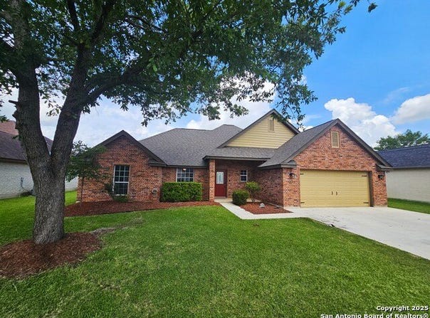 632 Garnet, Seguin, TX 78155