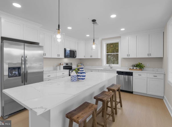 10 KINGSTON PARK, MIDDLE RIVER, MD 21220