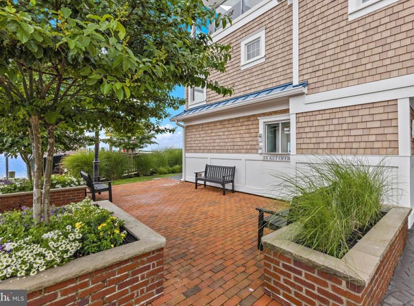 100 N WEST AVE, BEACH HAVEN, NJ 08008
