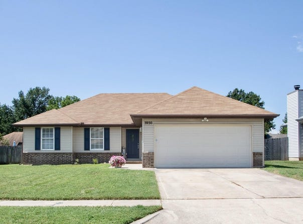 3930 W Kay Pointe Boulevard, Springfield, MO 65802