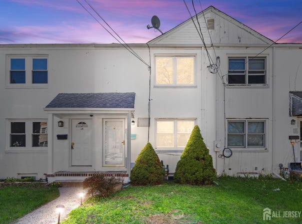 21 Roosevelt Court, Metuchen, NJ 08840