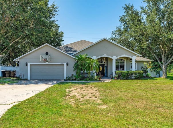 10932 WILLIAMS AVENUE, HOWEY IN THE HILLS, FL 34737