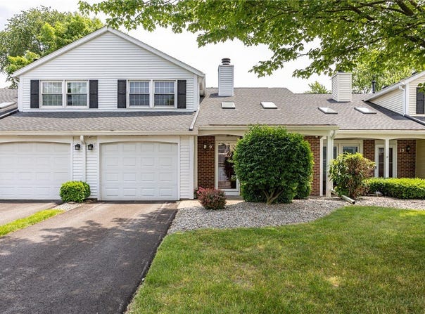 9 Old Stone Lane, Greece, NY 14615