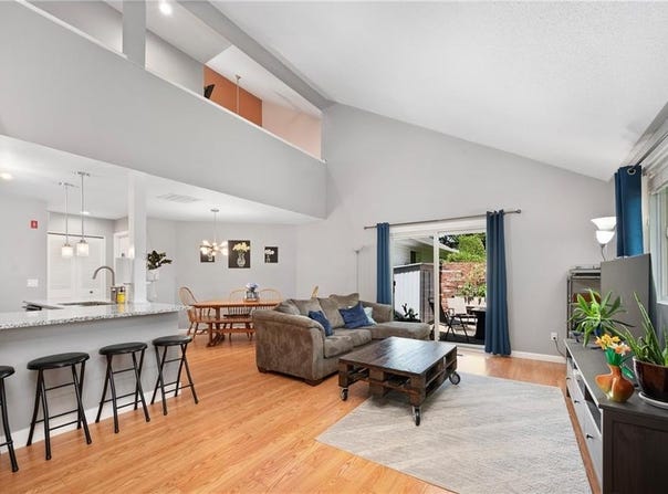 933 Williamsburg Circle, Warwick, RI 02886