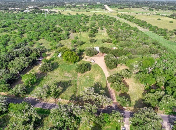 371 Old Gonzales Road, Cuero, TX 77954