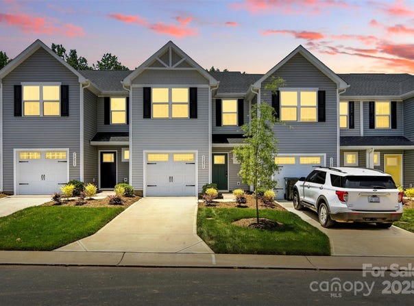 1525 39th Avenue Loop NE unit: 4, Hickory, NC 28601
