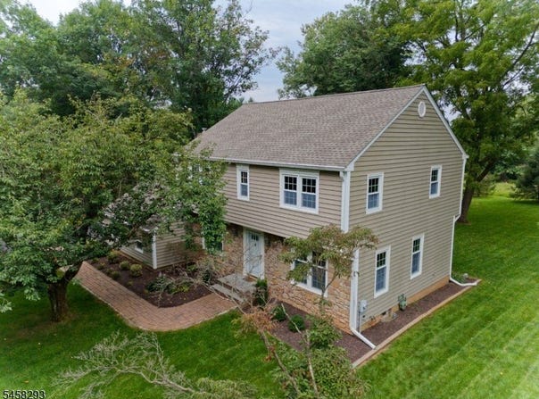 9 Amherst Ct, Clinton Twp., NJ 08801-3319