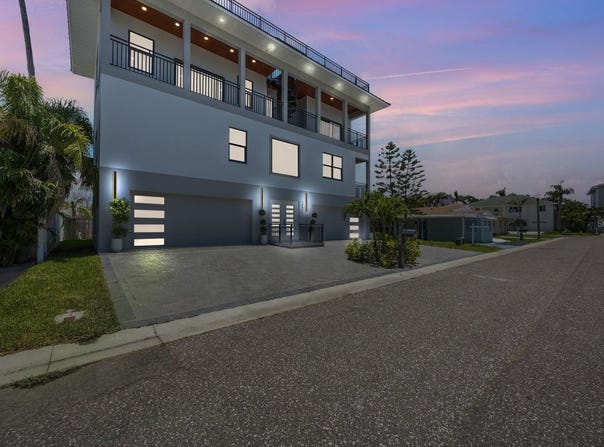 18077 3RD STREET E, REDINGTON SHORES, FL 33708