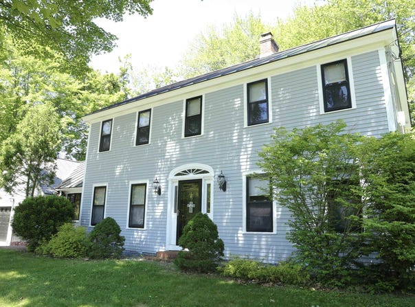 52 Ledgewood Road, Claremont, NH 03743