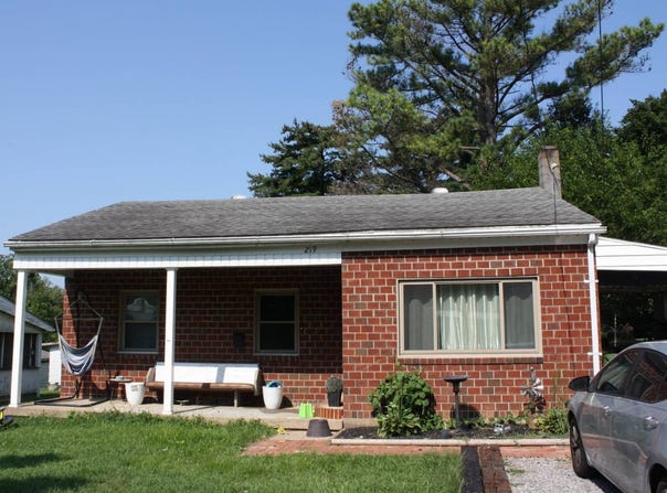219 N. Eighth St., Albion, IL 62806