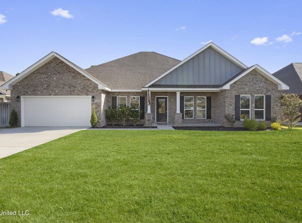 6594 Sugarcane Circle, Ocean Springs, MS 39564