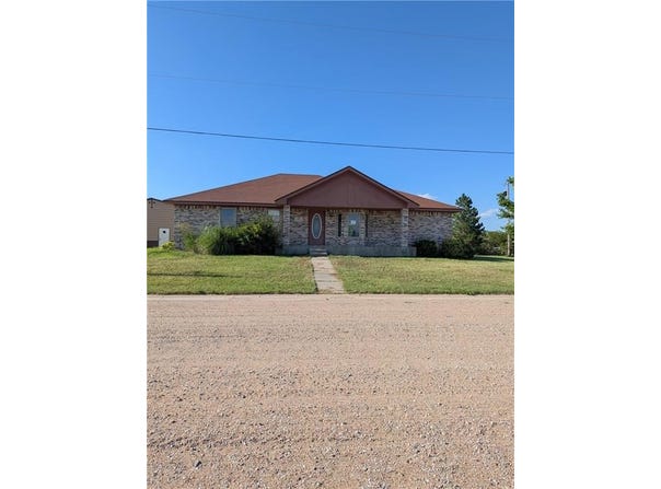 402 E 8th Avenue, Other, KS 67844