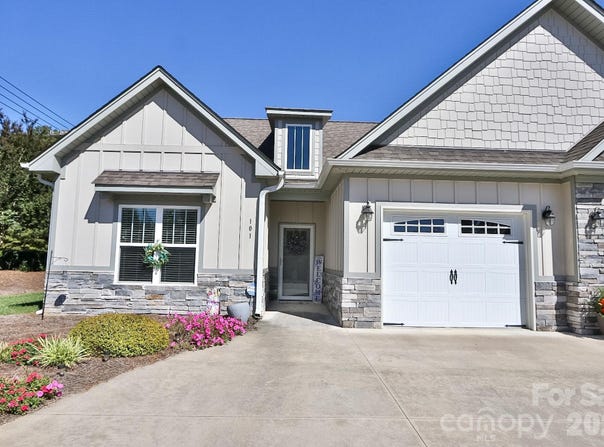 101 Parkview Drive, Yadkinville, NC 27055