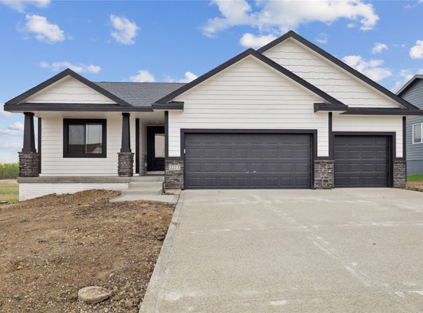 3217 NW Brookside Drive, Grimes, IA 50111