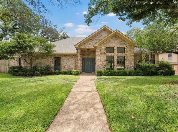 800 Wooded Crest Drive, Woodway, TX 76712