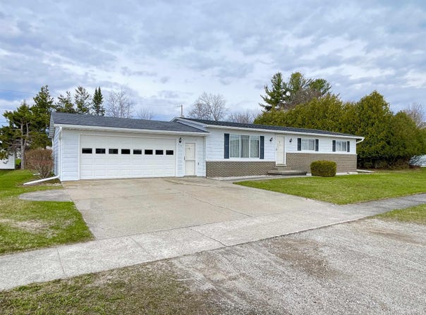 219 New Delta Avenue, Manistique, MI 49854