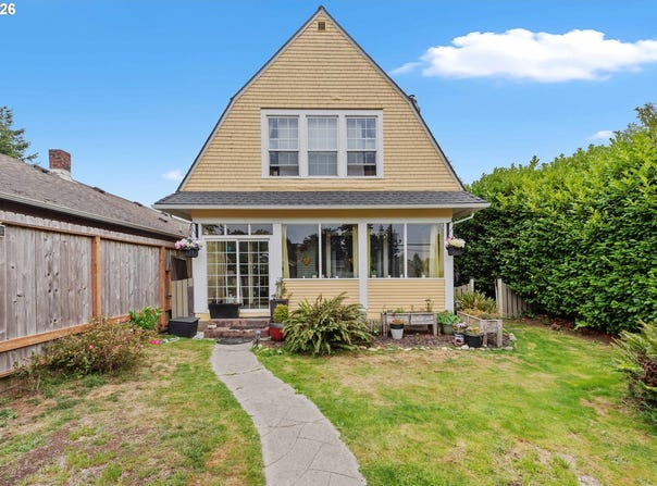 1475 SHERMAN Ave, NorthBend, OR 97459