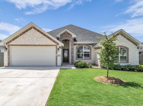 820 Secretariat Drive, Hewitt, TX 76643