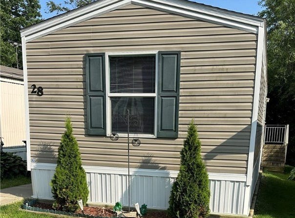 28 E Buddy Street, New Franklin, OH 44203