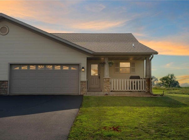 1725 Ponderosa Lane, New Richmond, WI 54017