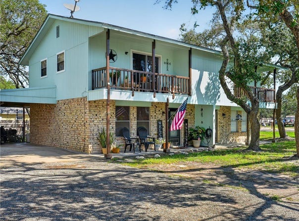 501 Traylor Boulevard, Rockport, TX 78382
