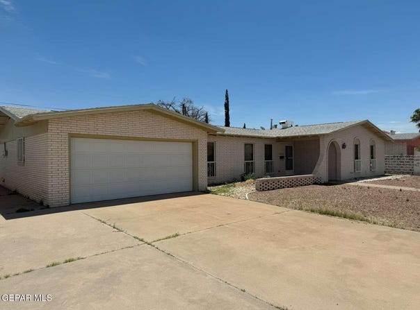 9325 W H Burges Drive, El Paso, TX 79925